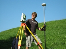 Grundlagenvermessung: RTK-GPS kombiniert mit konventioneller Vermessung mittels Totalstation - Für eine größere Darstellung bitte auf das Bild klicken Grundlagenvermessung: RTK-GPS kombiniert mit konventioneller Vermessung mittels Totalstation - Für eine größere Darstellung bitte auf das Bild klicken
